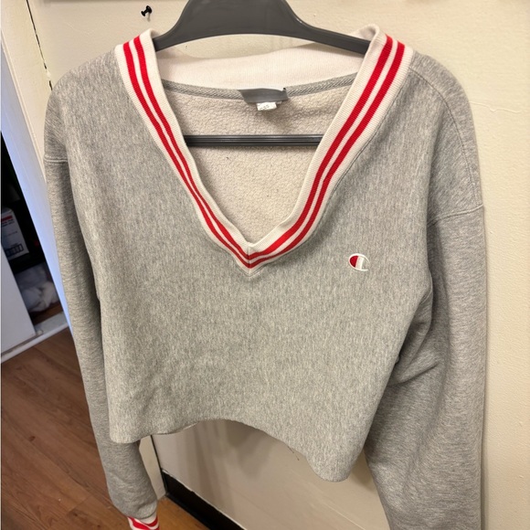 Champion Sweater - Picture 1 of 4